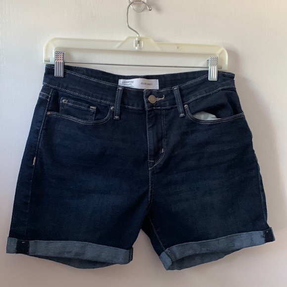 Levi Strauss Mid Rise Shorts- Size 4 - Picture 1 of 4
